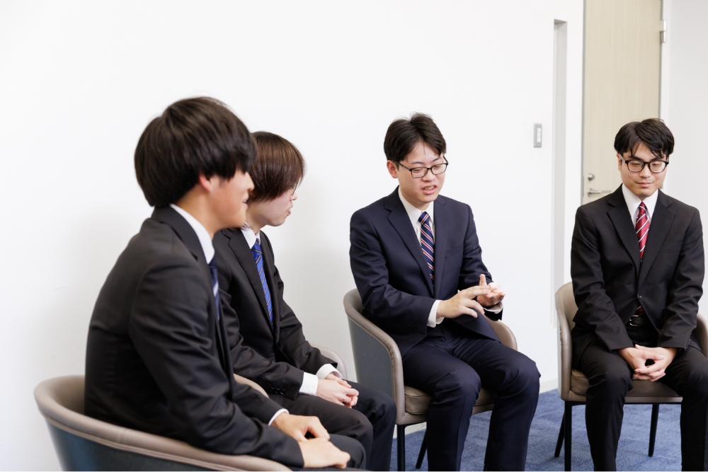 働く社員の様子